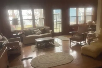 Image de 4-bedroom Lakefront Retro Cottage on Lake George in Fremont, In