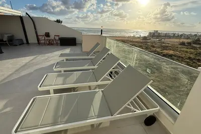 Image de Seaview Top floor 3 bedroom apartment