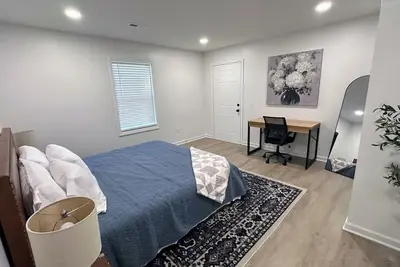 Image de Sewing Serenity A - New 2br Home in Hamilton, 3 Blocks to Missouri Star