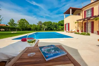 Image de Exclusive villa with pool, tennis court & lots of privacy