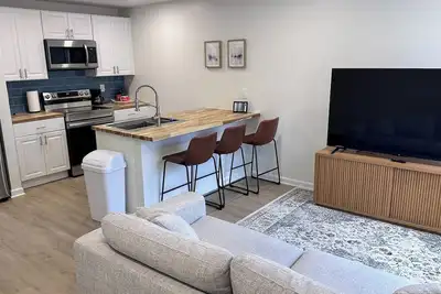 Image de Sewing Serenity B- New 2 Br Home in Hamilton, Mo - 3 blocks to Missouri Star