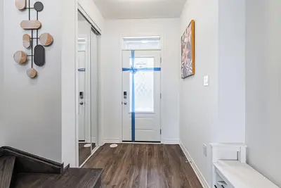 Image de Modern Comfort Escape-Steps from Go Station
