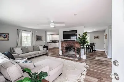 Cozy Family Home w/ Beach Access