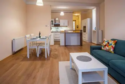 Image de Stylish 2-Bedroom Apartment in Budapest’s Trendy Riverside District