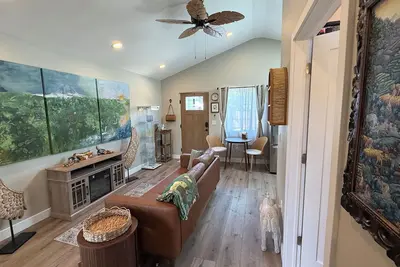 Image de Bali Moon Guest House Open! Brand new 1-bedroom cottage with Ac in Thousand Oaks