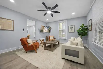 Image de 3br Downstairs Unit in BeltLine & Lee+White - Near Stadium Duplex