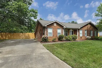 Image de Cozy 3-Bedroom Home with Huge Backyard in Monroe