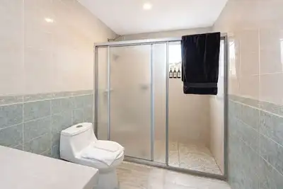 Image de Bowra Suite, Consulate Area Orq 6