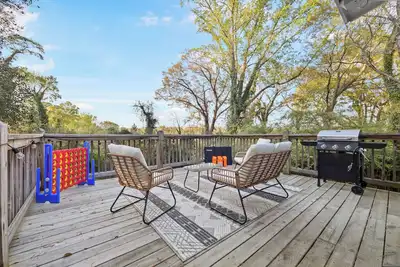 Image de 3br West End Home w/ Deck & Large Backyard
