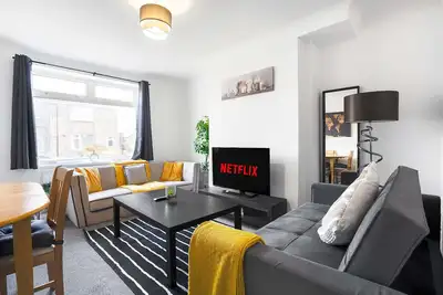 Image de Nr Durham - Free Parking- 2br Home- Wi-Fi-Sleeps 5