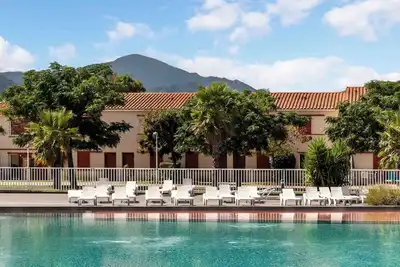 Image de À proximité de la plage | Balcon privé | Piscine