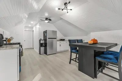 2-bedroom modern apartment for relaxing stays