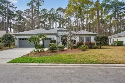 Image de 3 bd 3 bth home in upscale Riverbend within walking distance to Okatie River
