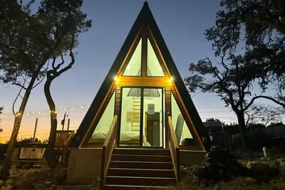 Image de Cozy A-Frame | Hot Tub, Fire-pit, Pets