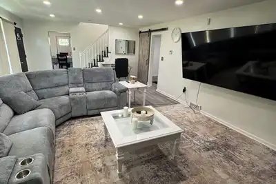 Image de Superb 4-bedroom house with Ac! A Pittsburgh Oasis!