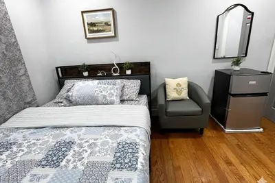 Image de Pleasant 2-separate bedroom shared apartment with Ac in vibrant Brooklyn
