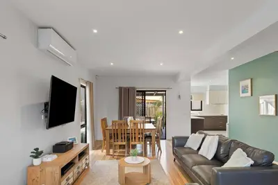 Image de Spacious Townhouse Near Shops and Beach