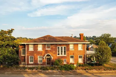 Image de Historic 1915 Home · Spacious · Family Friendly