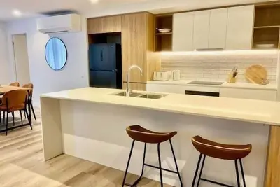 Image de 301 Sakara Sophisticated Beach Side Living