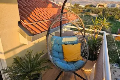 Image de Appartement de trois chambres avec le balcon et la vue sur le mer Split (A-25945-a)