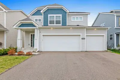 Image de A comfortable 3-bedroom home offers 5 beds and can accommodate up to 8 guests.