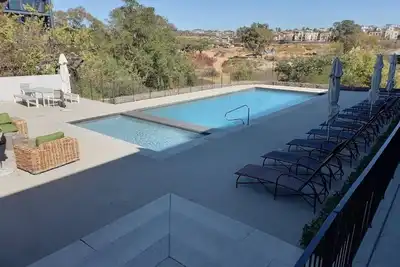 Image de Incroyable 1 chambre, 2 salles de bain avec vue sur la rivière en cascade