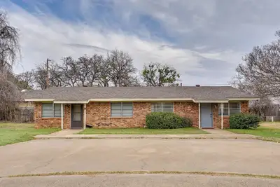 Image de 2 Mi to At&T Stadium! Double Unit Duplex