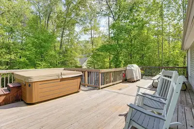 Image de Hot Tub, Boat Slip & Arcade Games! Lake Anna Home