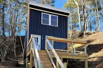 Image de Newly Built Modern Cottage with New England Charm, near the Draper Mountain Trail System