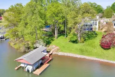 Image de New Rental! Golden Glow Getaway!