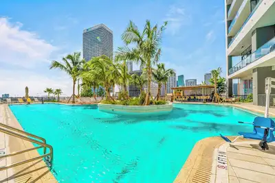 Image de 51th-Floor Luxury Condo-City Views