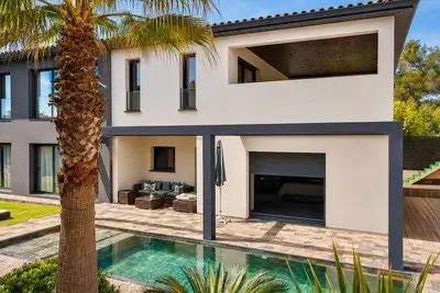 Image de Villa d'Exception avec Spa, Sauna & Piscine Chauffée - 20mn Montpellier