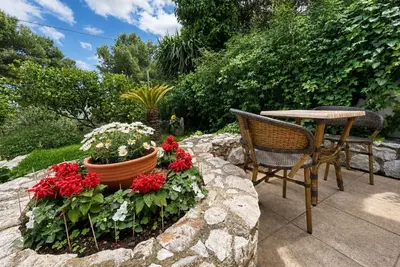 Image de Perivolakia vue sur les jardin