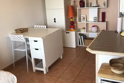 Image de Appartement climatisé pour 4 personnes proche centre ville. Petit chien accepté