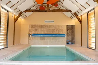 Gîte avec piscine, climatisation - 14 pers.