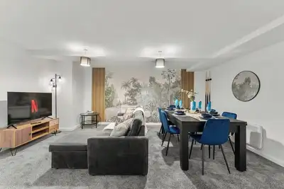 Warm & Welcoming Leeds Apartment