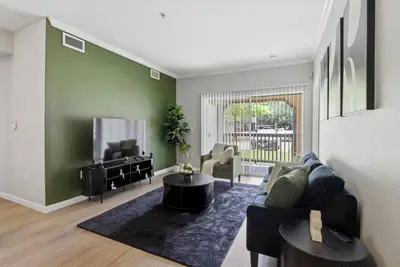 Image de Spacious 3-bedroom - Close to food and shopping