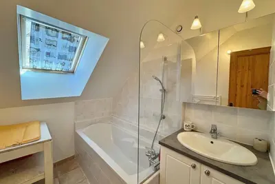 Image de À 300m des remontées, 1er étage, terrasse, cheminée ou poêle à bois, télévision, casier à ski, 165m²