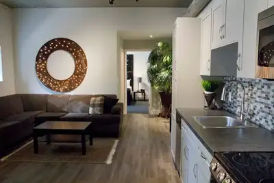Image de Stylish Urban Loft • Parking • Danforth • Beaches