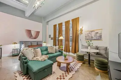 Image de Industrial Loft Near Downtown w/ Free Parking, Gym