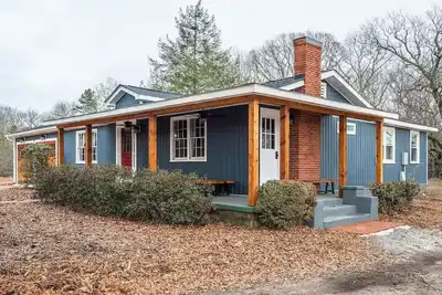 Image de Beautiful Farmhouse on Private Acreage in Central, near Clemson!