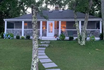 Image de Charming 4-bedroom cottage on Lake Wequaquet