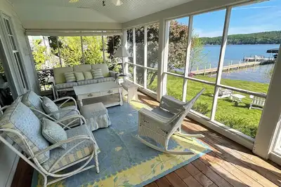Image de Walloon Lake Gem on South Shore Dr. – Sparkling 3br/3ba Cottage/private dock