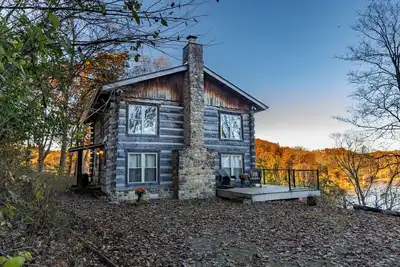 Image de Cabin on Versailles State Park Lake