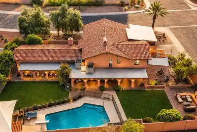 Image de Desert Rose - Historic Pink Hacienda with Heated Pool & Billiards