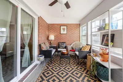Image de Roomy West End Retreat - Minutes to Downtown