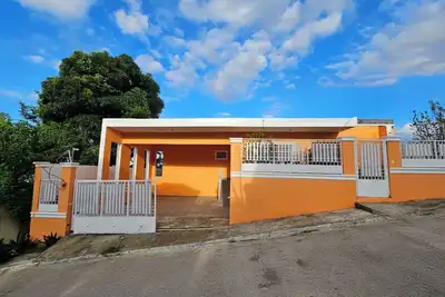 Image de Ada’s Tropical Getaway Pool + Wifi Near Beach 3-bedroom house in superb El Doral