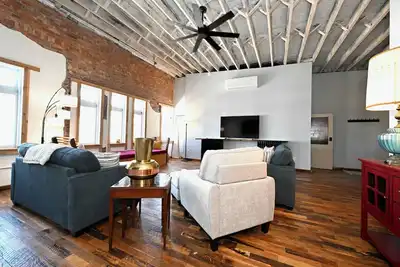 Image de Lost Cousins Loft - A Handcrafted Historic Retreat in the Heart of Downtown