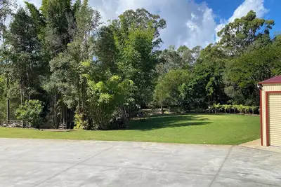 Image de Cute cabin on 1. 5 acres in Mt Nathan, just  15 mins to movie world & wet n wild