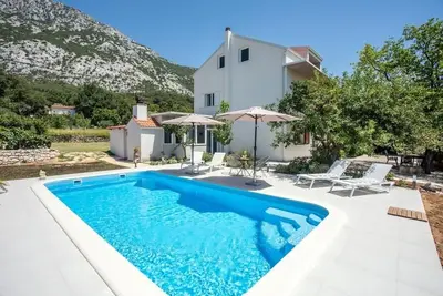 Image de Maison pour la famille avec la piscine Gata, Omis (K-25678)